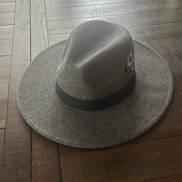 New hand embroidered floral wide brim gray felt hat - Picture 2 of 3